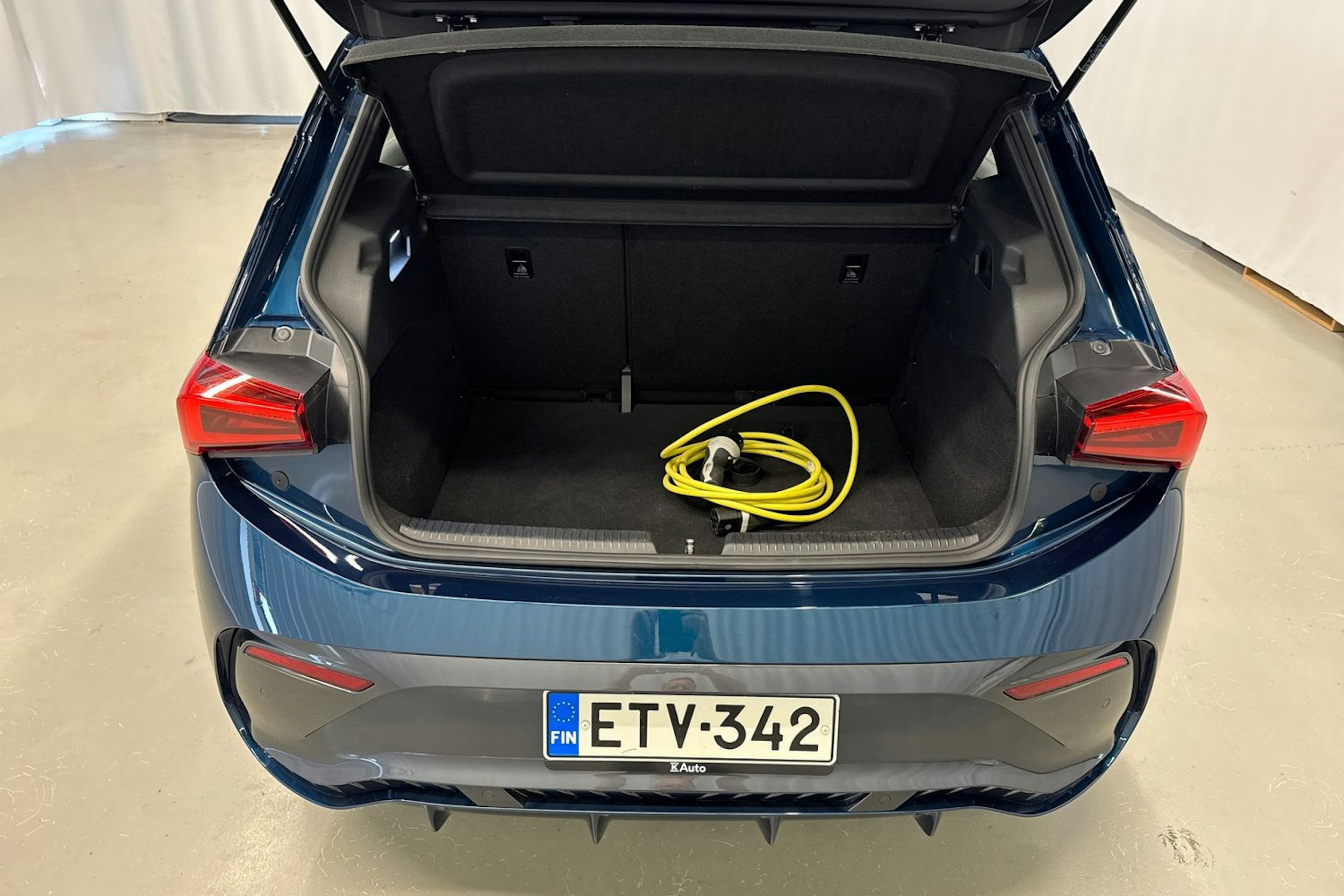 sininen CUPRA Born 2021 kuva 14.