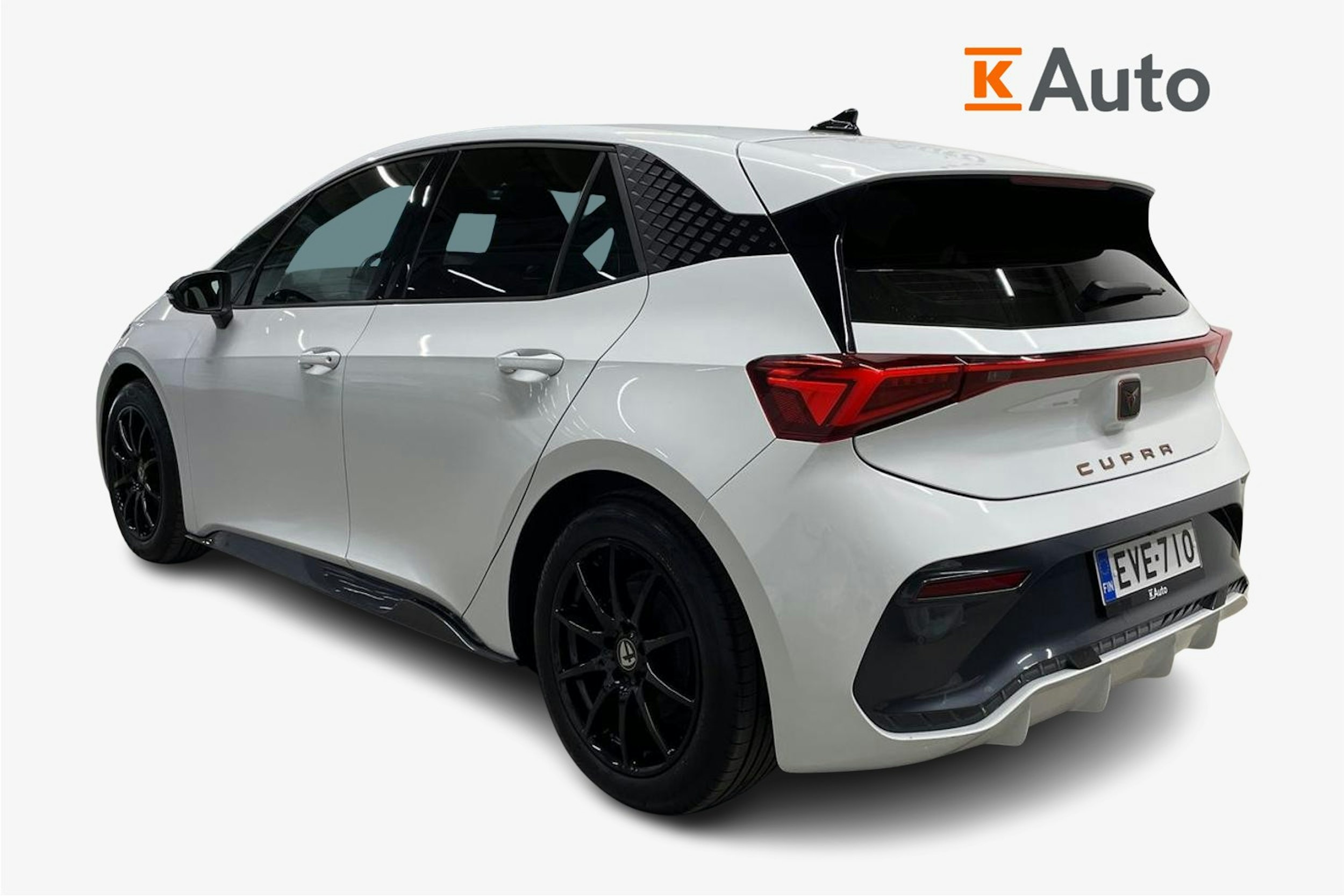 valkoinen CUPRA Born 2022 kuva 2.