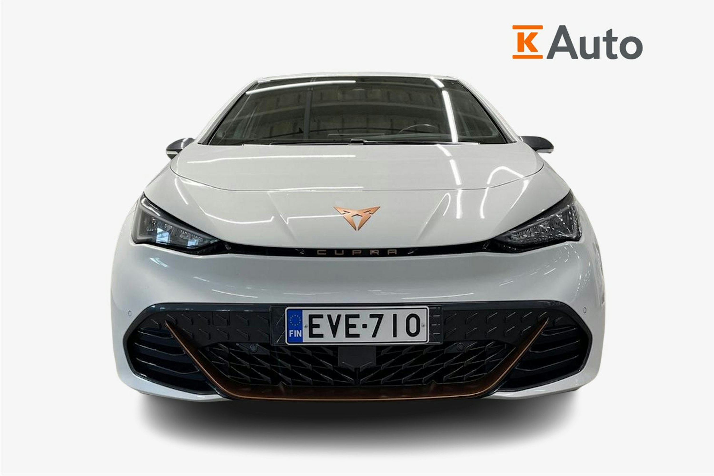 valkoinen CUPRA Born 2022 kuva 5.