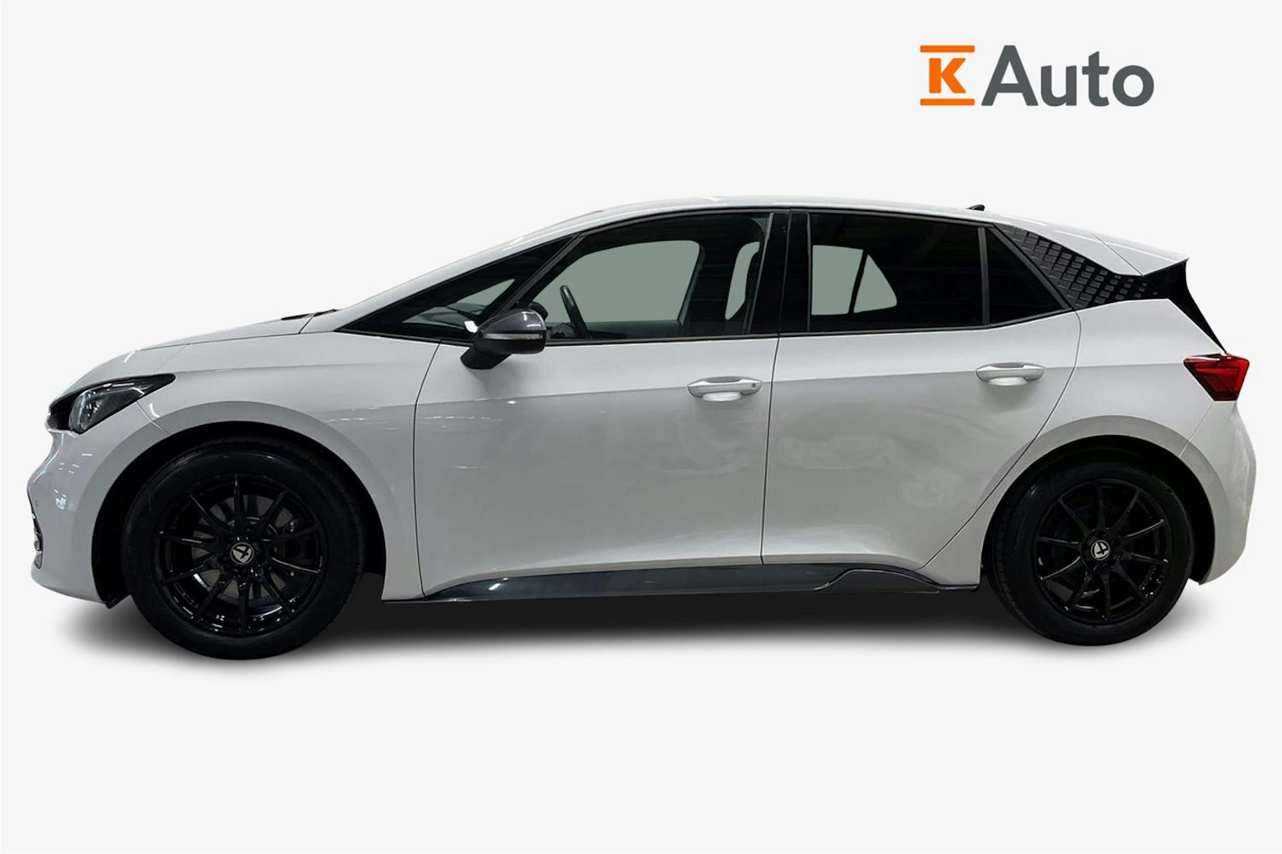 valkoinen CUPRA Born 2022 kuva 6.