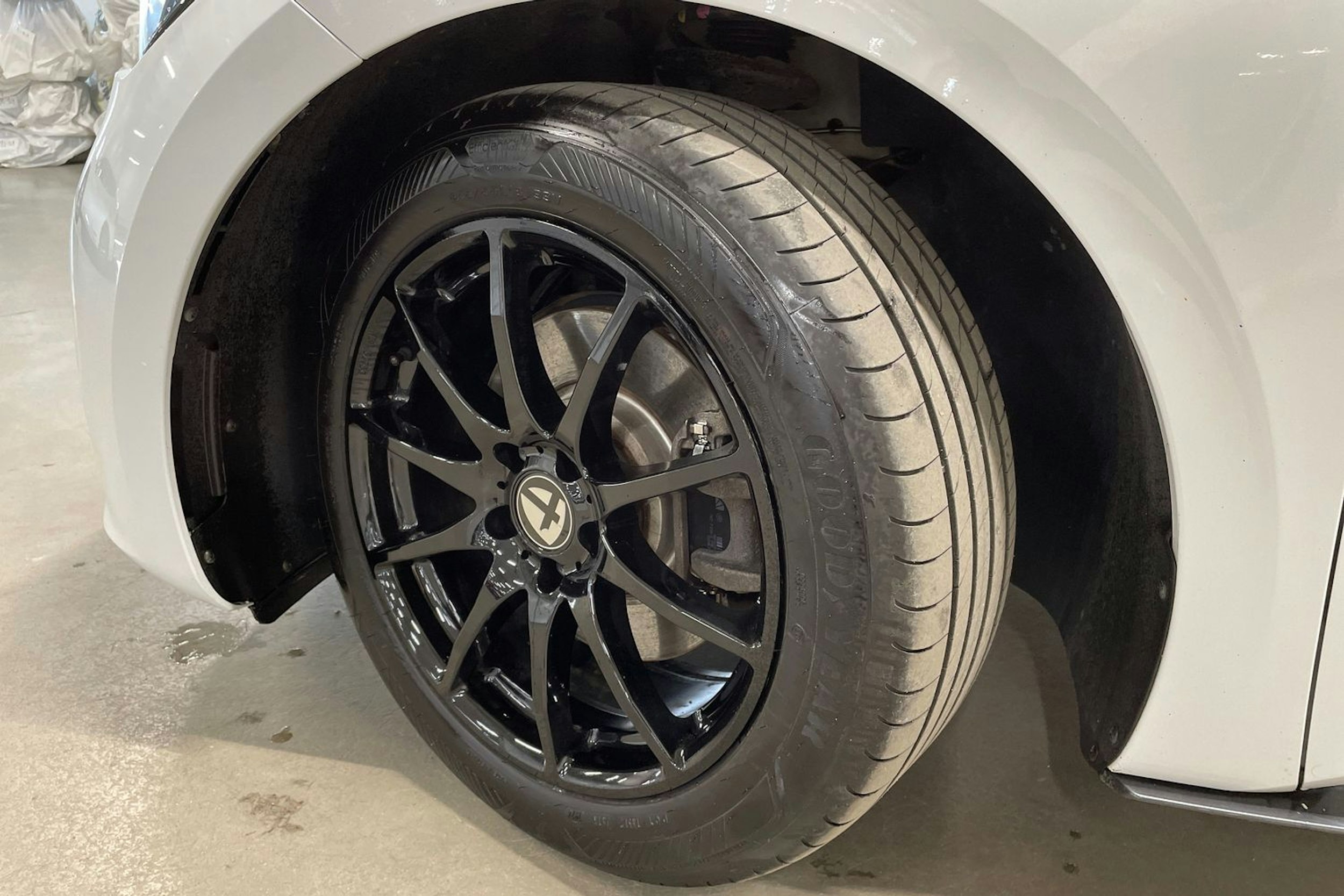 valkoinen CUPRA Born 2022 kuva 13.