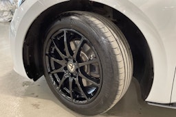 valkoinen CUPRA Born 2022 kuva 13.