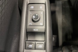 valkoinen CUPRA Born 2022 kuva 23.