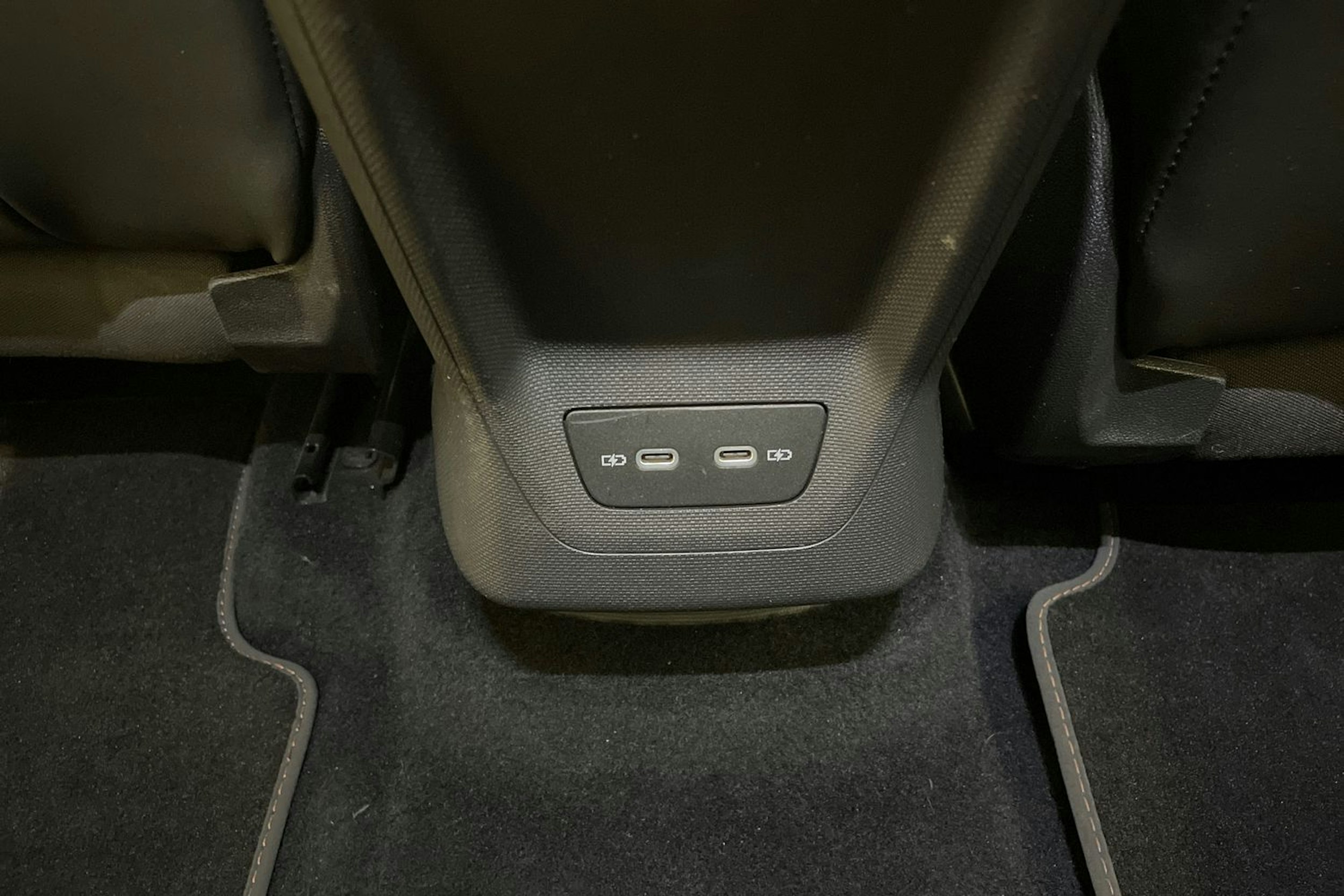 valkoinen CUPRA Born 2022 kuva 27.