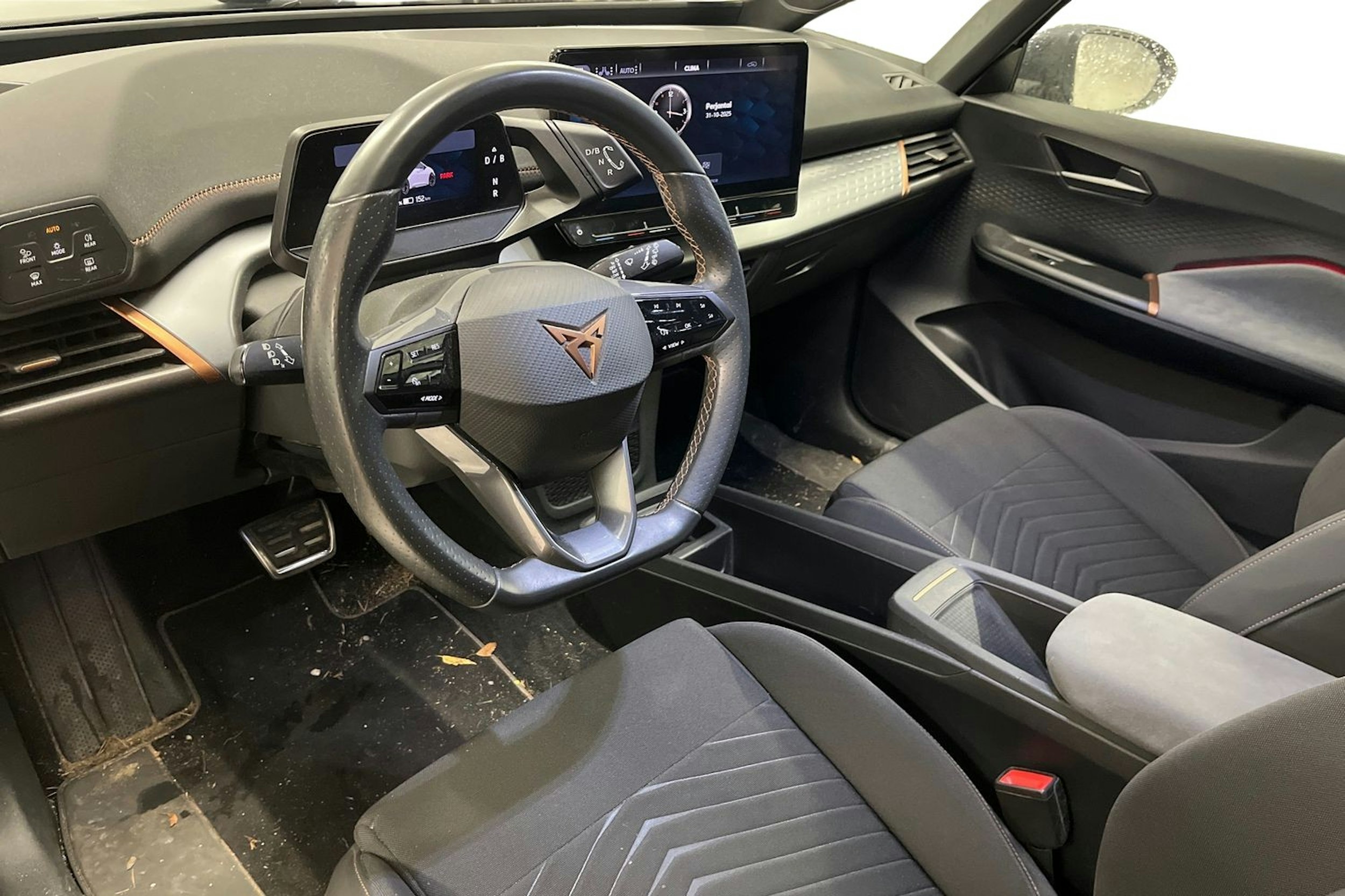 valkoinen CUPRA Born 2021 kuva 3.