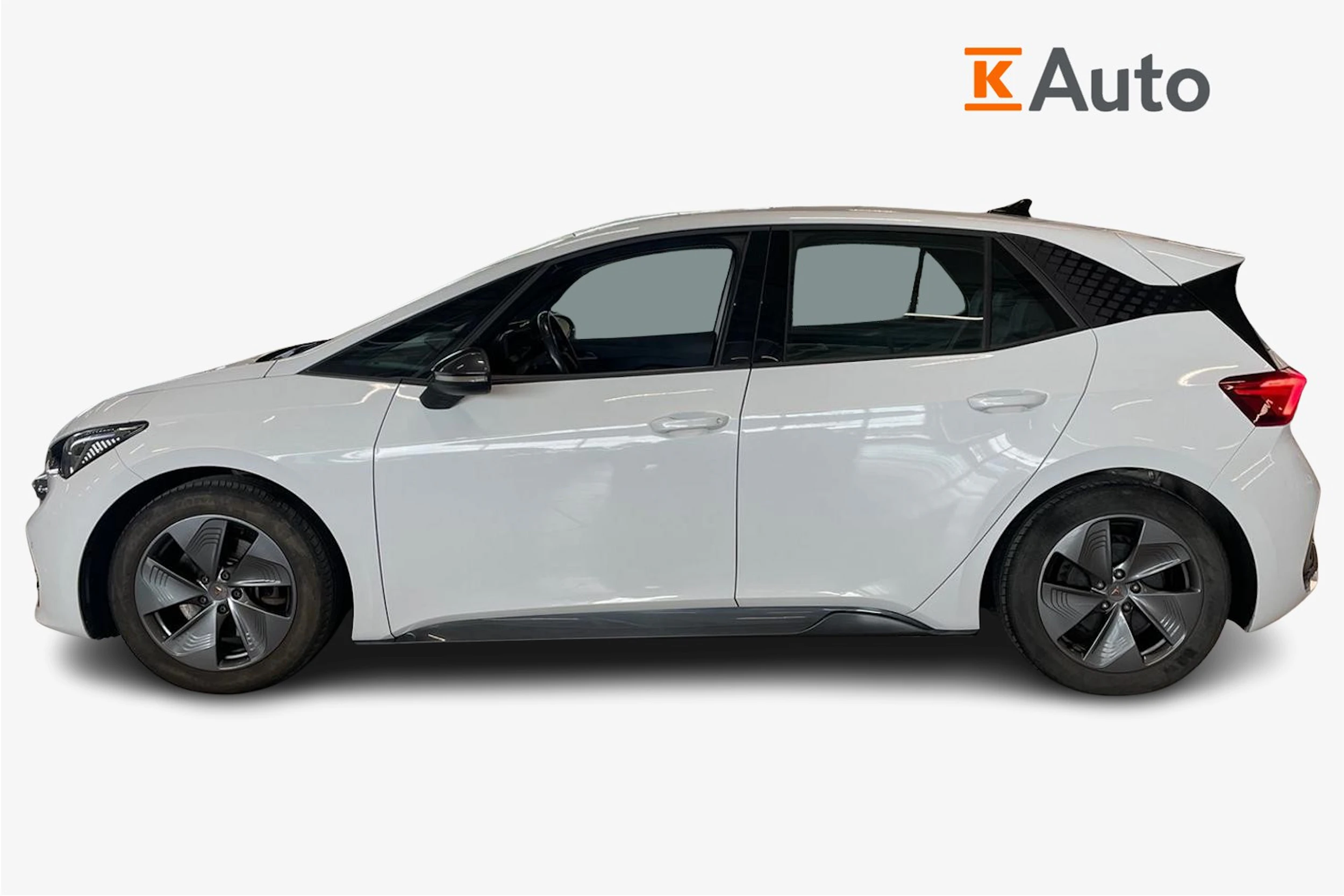 valkoinen CUPRA Born 2021 kuva 7.