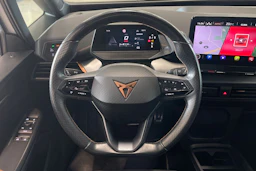 valkoinen CUPRA Born 2021 kuva 15.