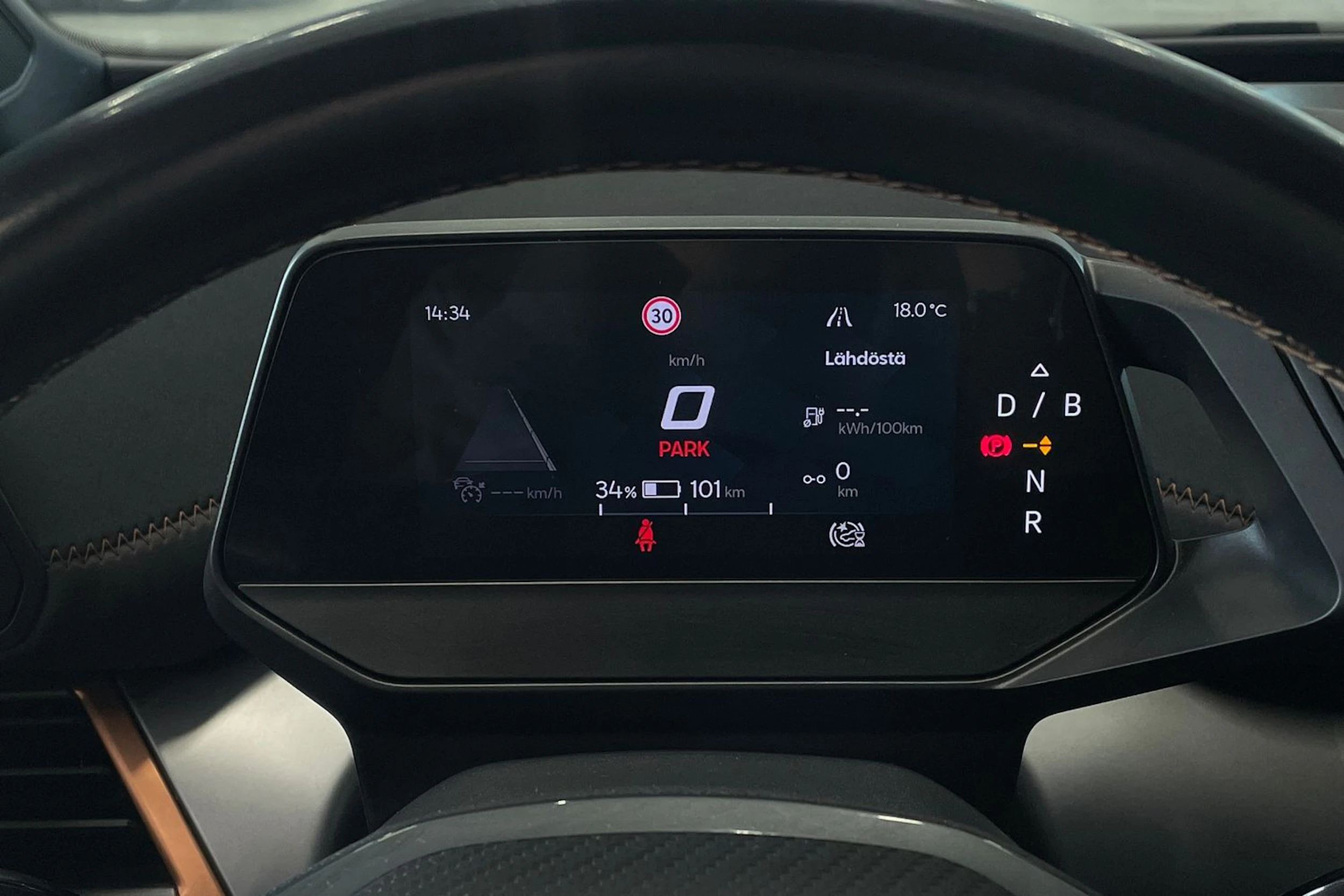 valkoinen CUPRA Born 2021 kuva 16.