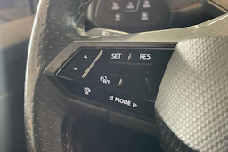valkoinen CUPRA Born 2021 kuva 19.