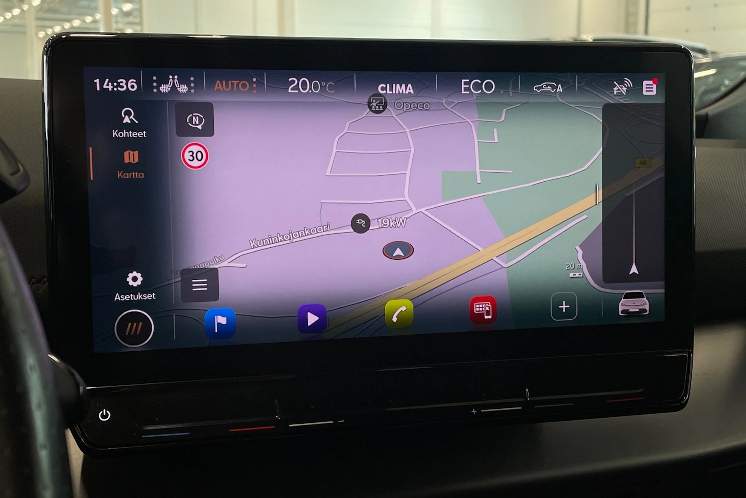 valkoinen CUPRA Born 2021 kuva 21.