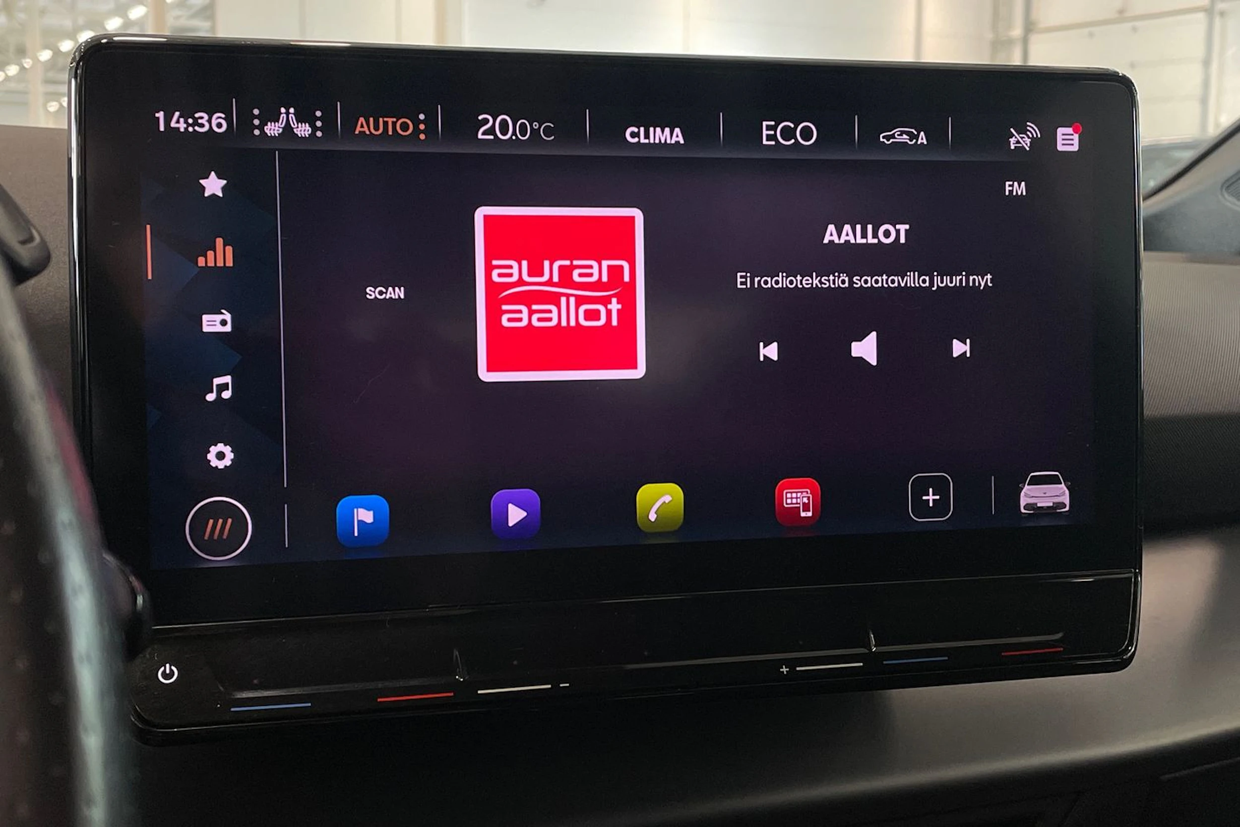 valkoinen CUPRA Born 2021 kuva 22.