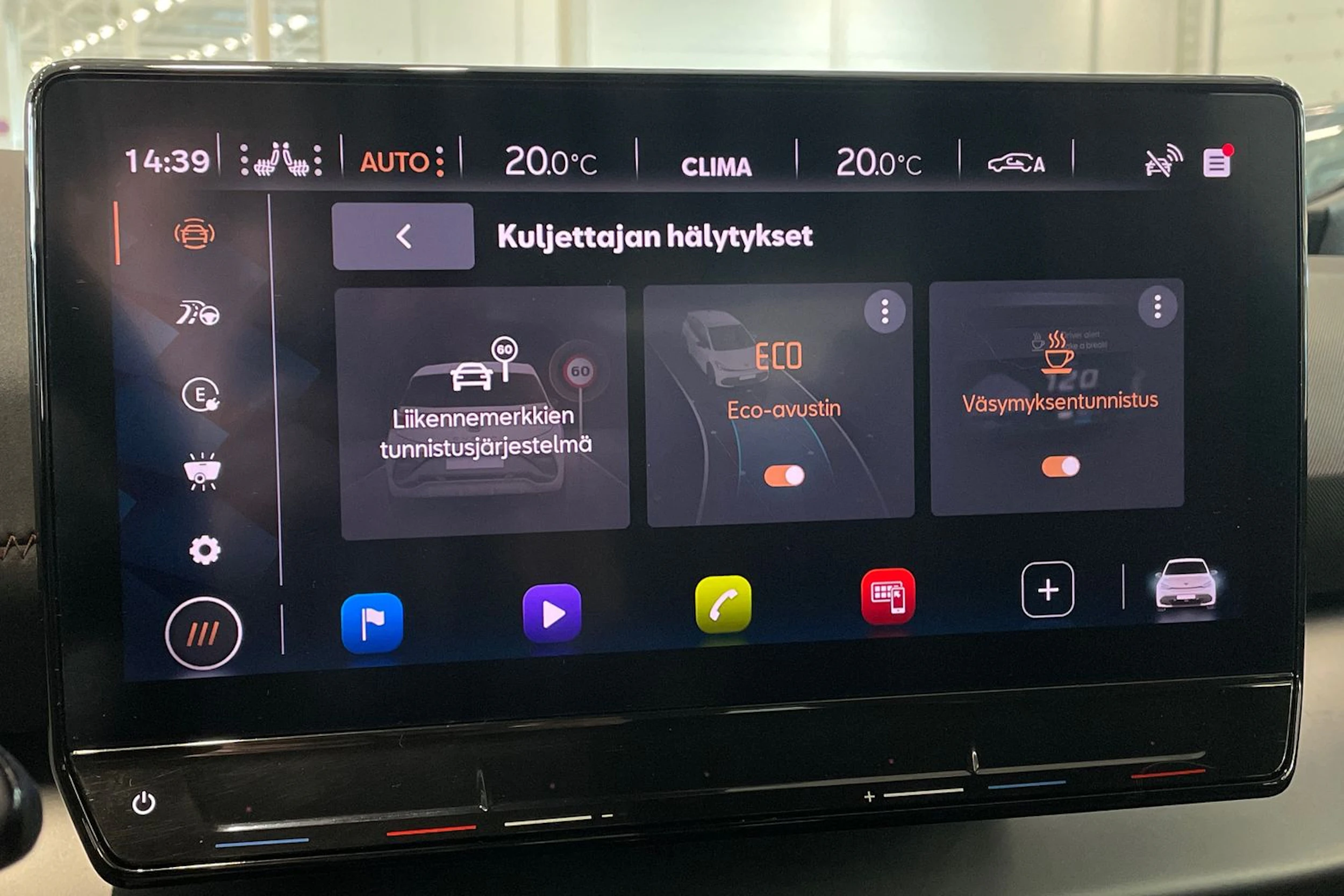 valkoinen CUPRA Born 2021 kuva 27.