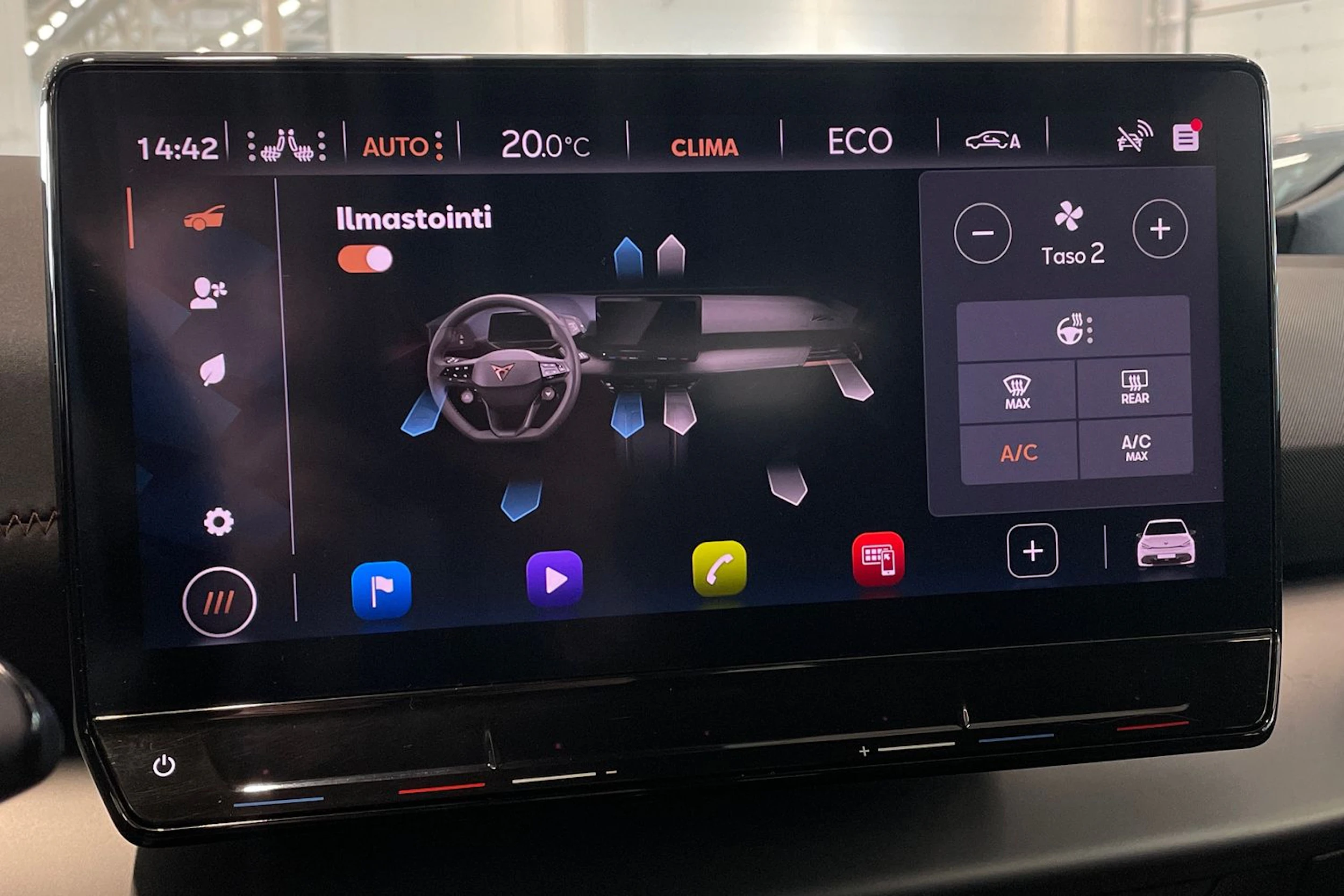 valkoinen CUPRA Born 2021 kuva 31.