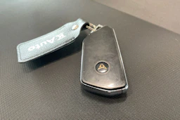 valkoinen CUPRA Born 2021 kuva 35.