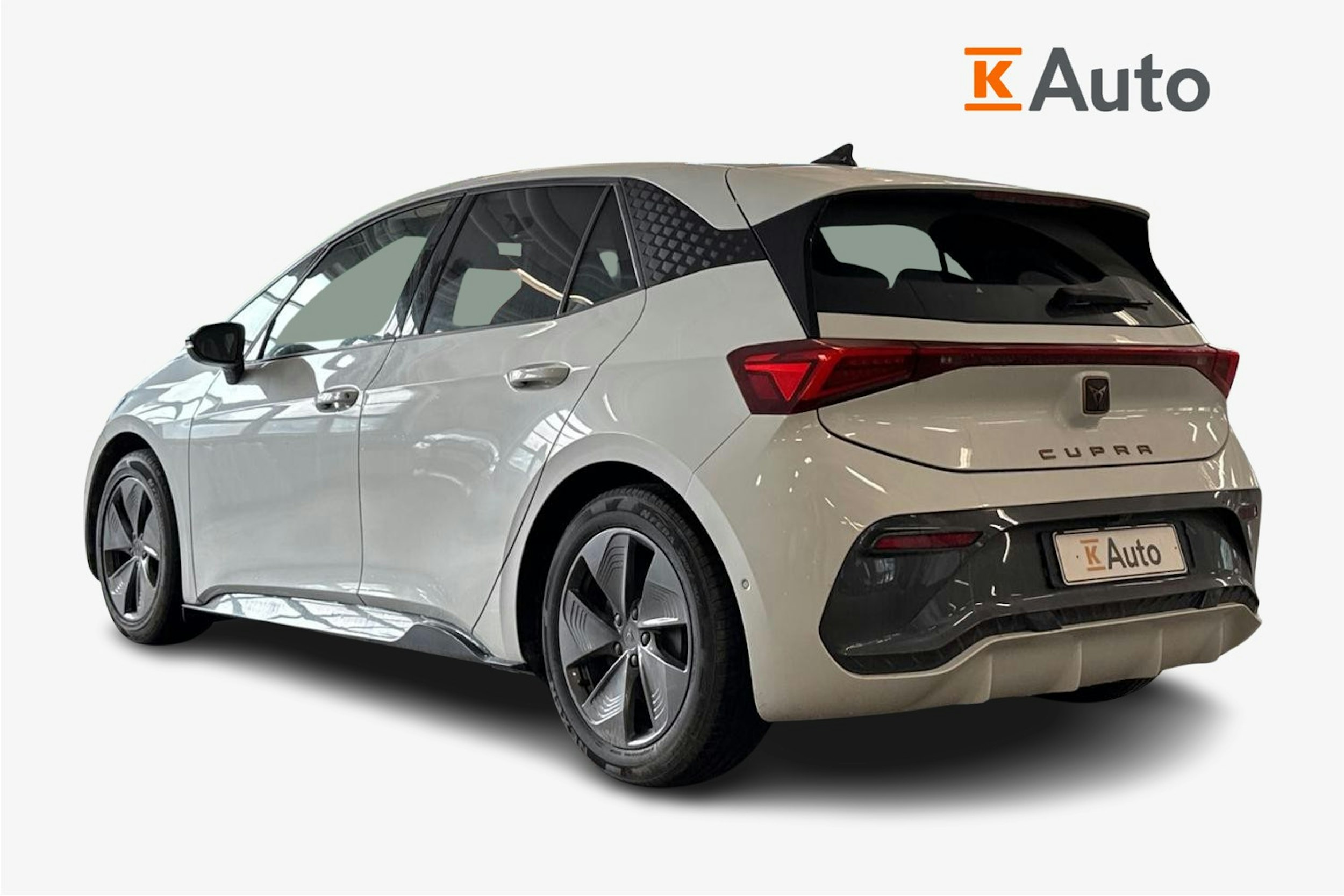 valkoinen CUPRA Born 2022 kuva 2.