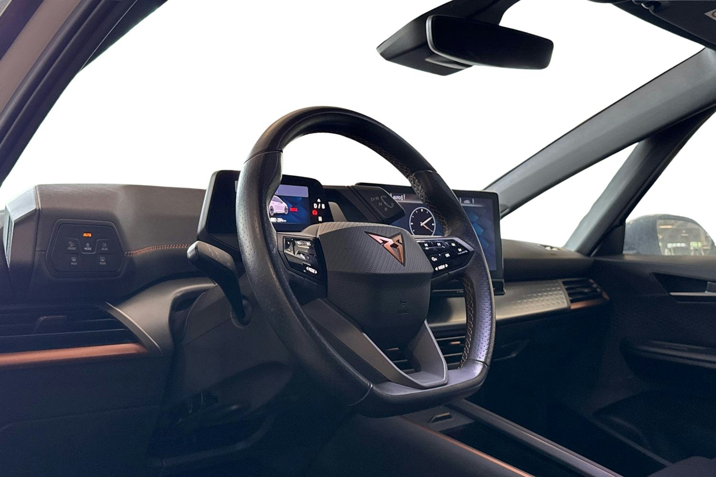 valkoinen CUPRA Born 2022 kuva 3.