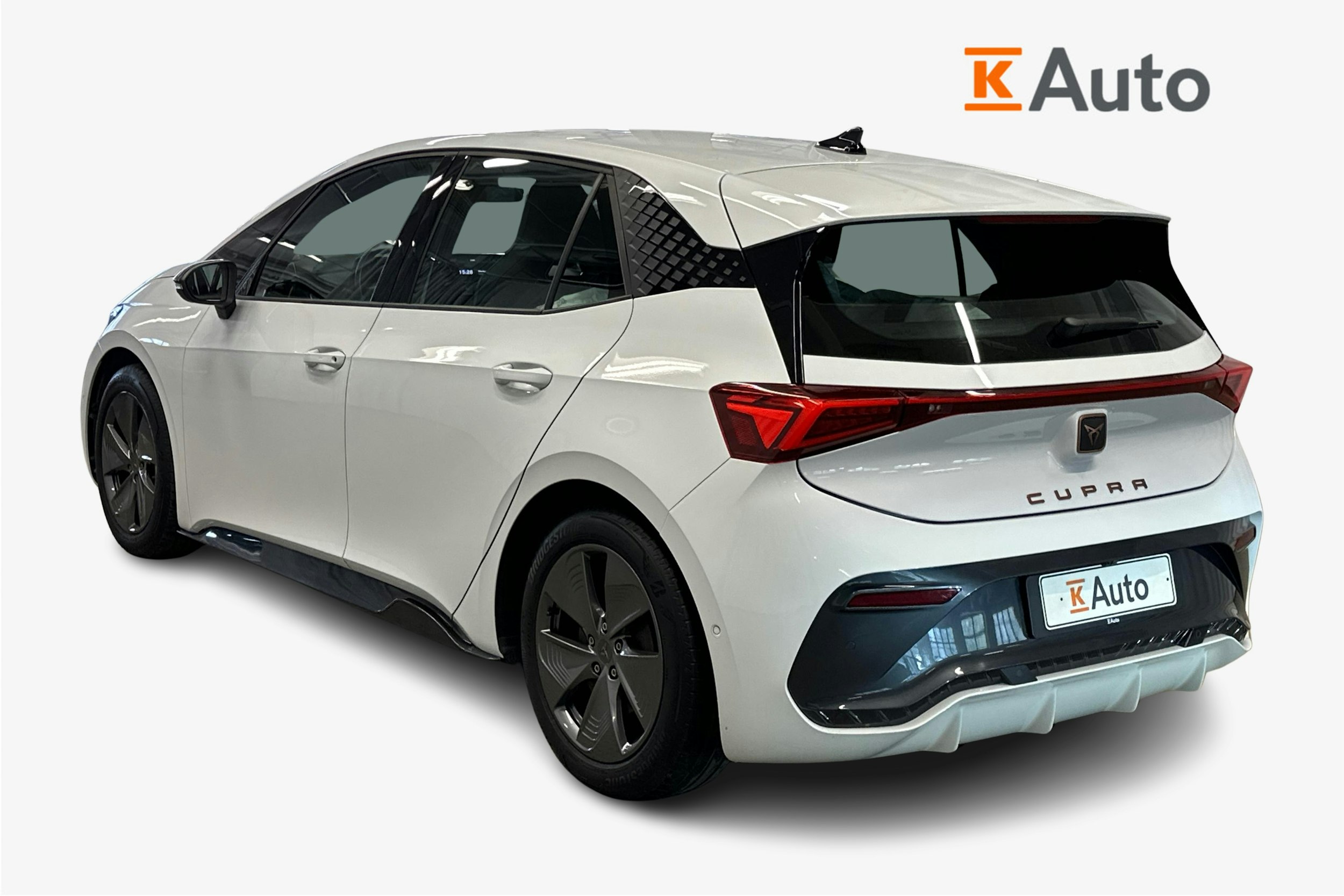 valkoinen CUPRA Born 2022 kuva 2.