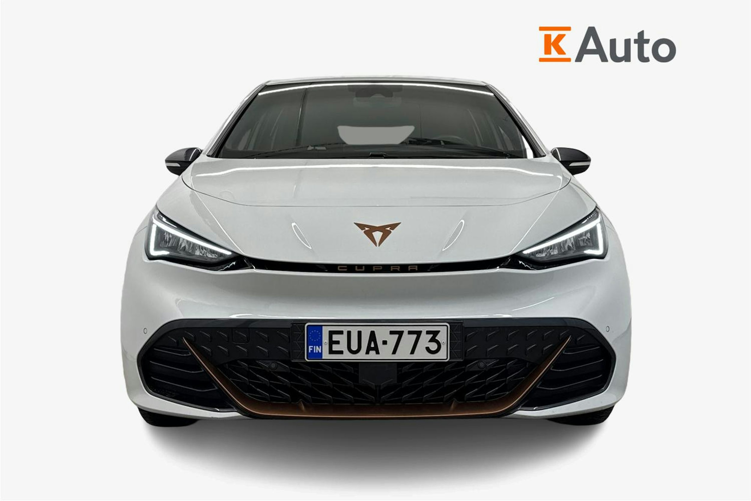 valkoinen CUPRA Born 2022 kuva 5.