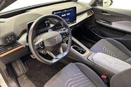 valkoinen CUPRA Born 2022 kuva 7.