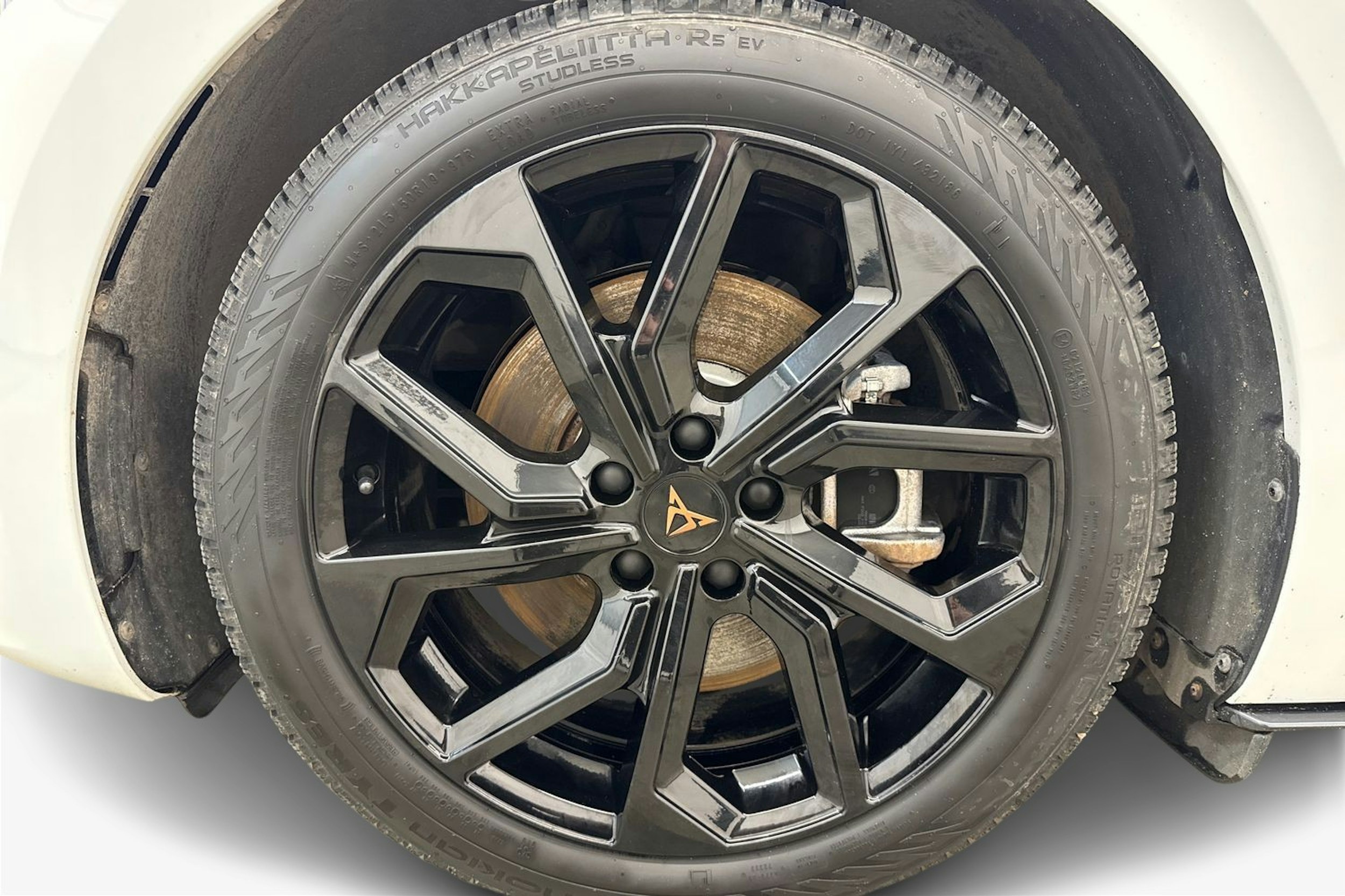 valkoinen CUPRA Born 2022 kuva 11.