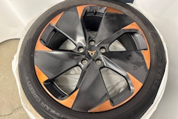 valkoinen CUPRA Born 2022 kuva 16.