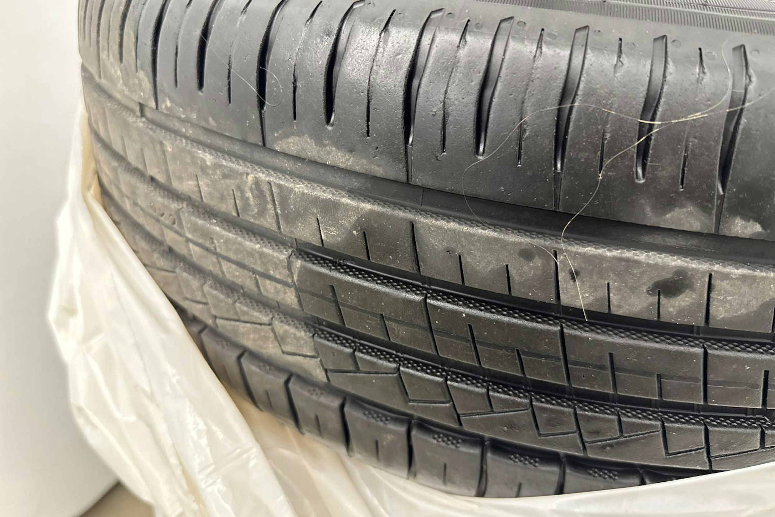 valkoinen CUPRA Born 2022 kuva 17.