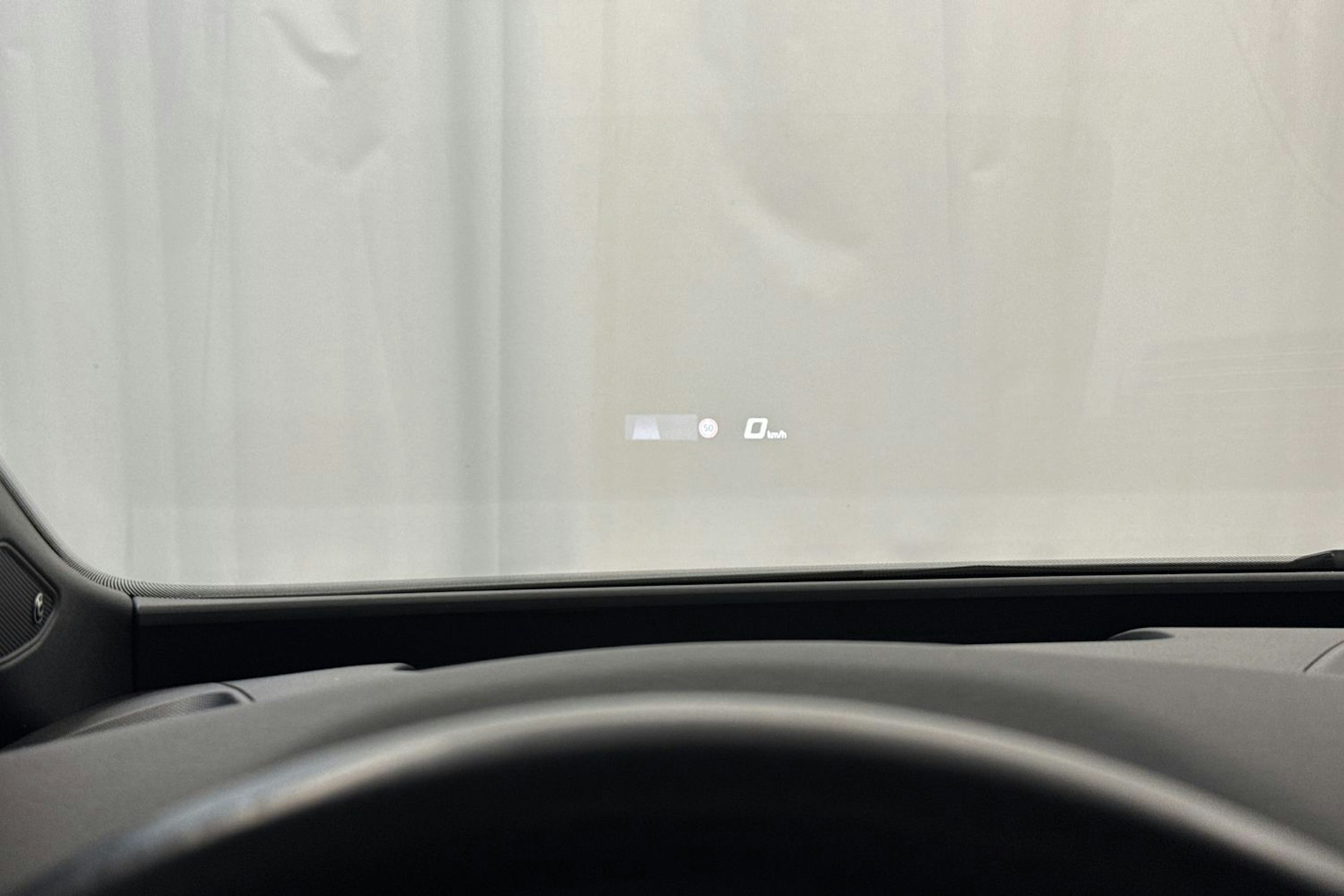 valkoinen CUPRA Born 2022 kuva 19.