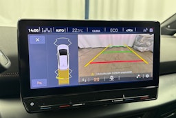 valkoinen CUPRA Born 2022 kuva 20.