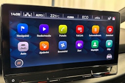 valkoinen CUPRA Born 2022 kuva 26.