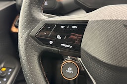 valkoinen CUPRA Born 2022 kuva 27.