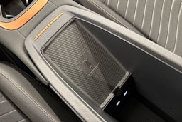 valkoinen CUPRA Born 2022 kuva 29.