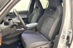 valkoinen CUPRA Born 2022 kuva 31.