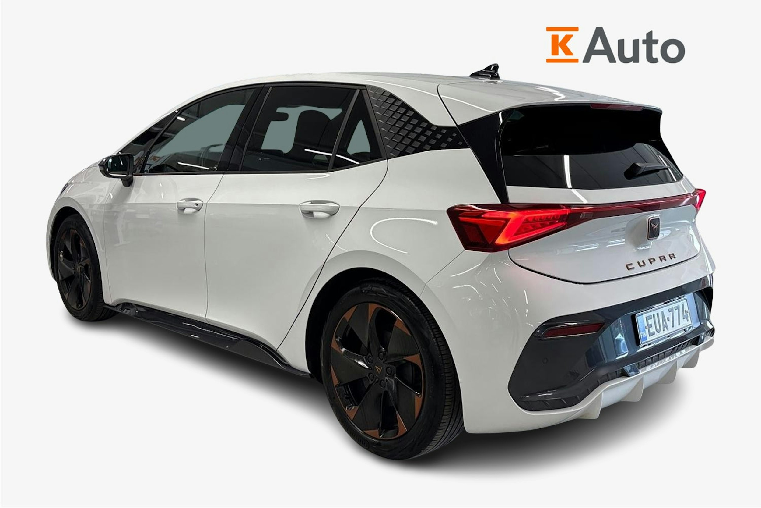 valkoinen CUPRA Born 2022 kuva 2.