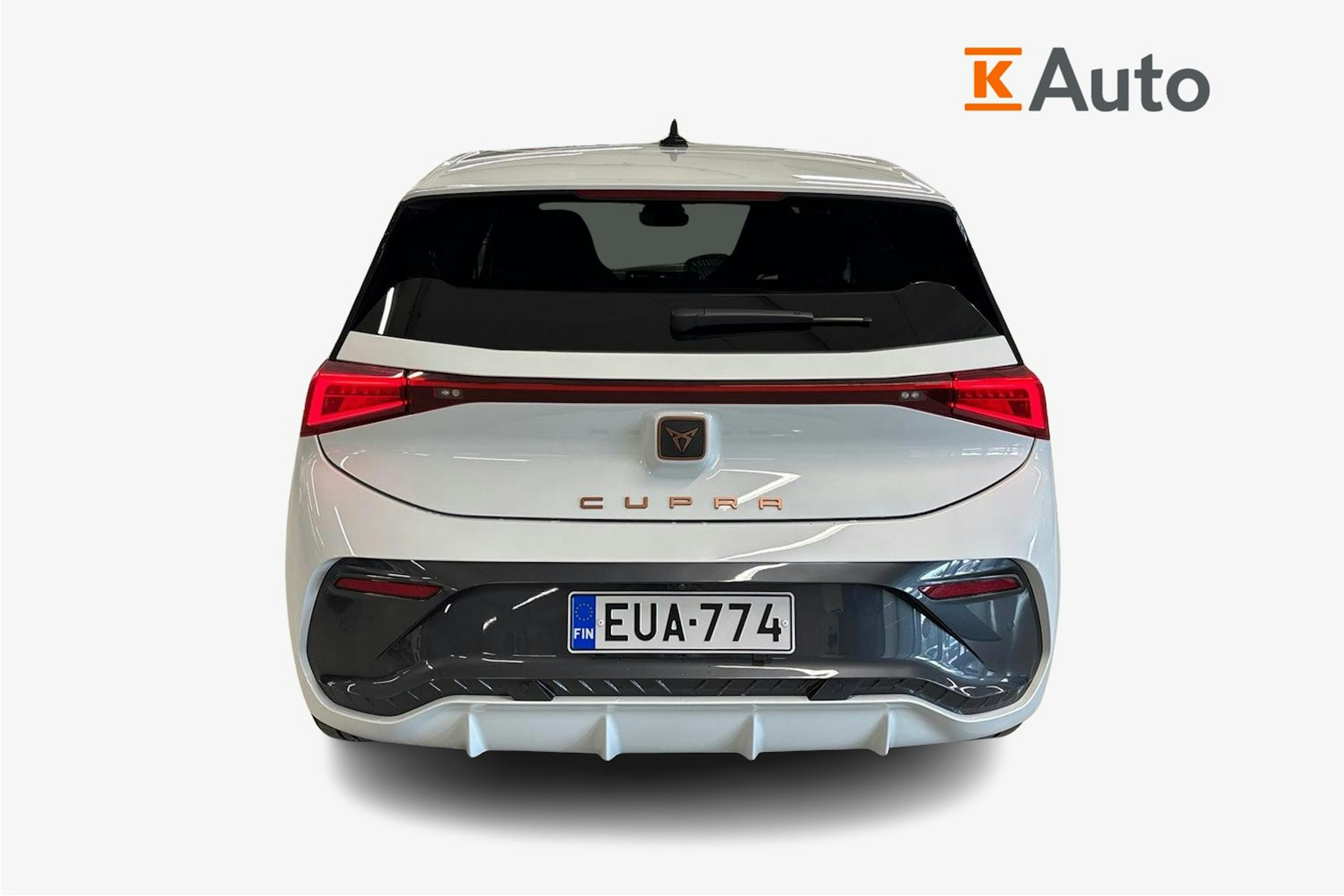 valkoinen CUPRA Born 2022 kuva 3.