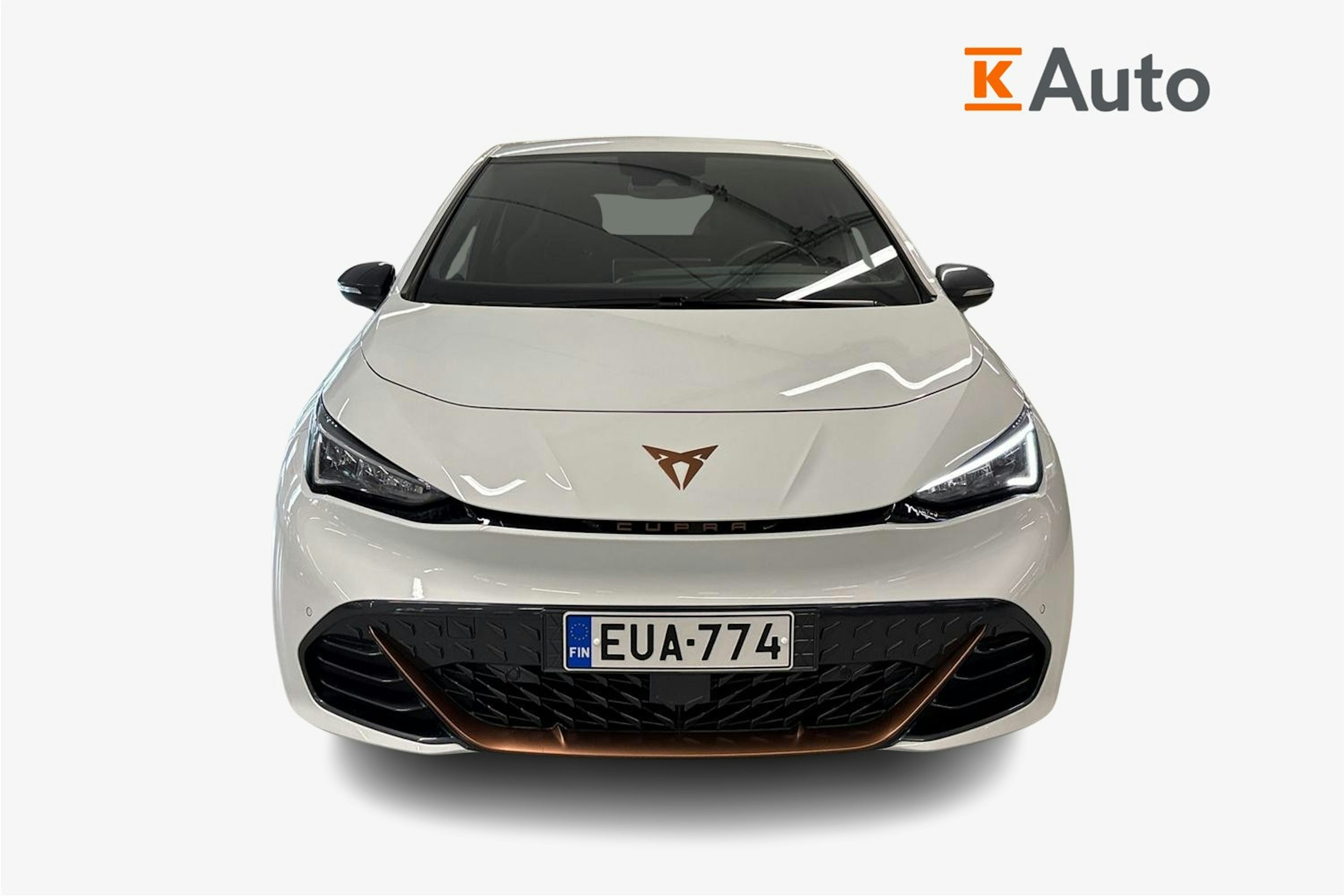 valkoinen CUPRA Born 2022 kuva 5.