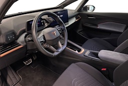 valkoinen CUPRA Born 2022 kuva 7.