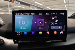 valkoinen CUPRA Born 2022 kuva 14.