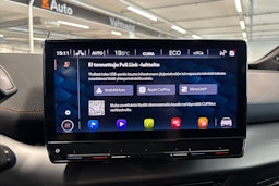 valkoinen CUPRA Born 2022 kuva 15.
