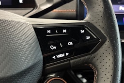 valkoinen CUPRA Born 2022 kuva 18.