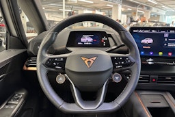 valkoinen CUPRA Born 2022 kuva 21.