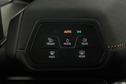 valkoinen CUPRA Born 2022 kuva 22.