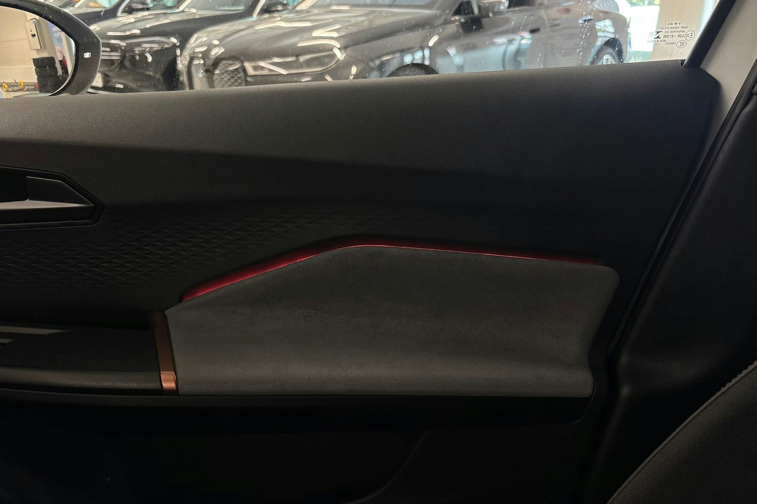 valkoinen CUPRA Born 2022 kuva 26.