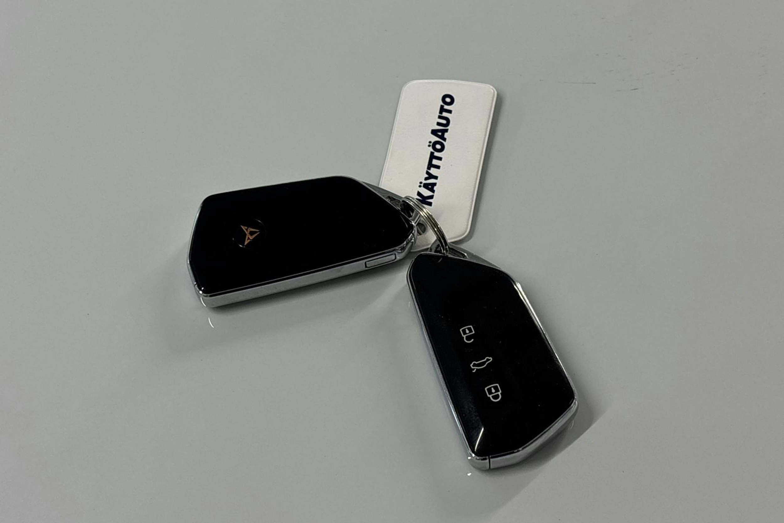 valkoinen CUPRA Born 2022 kuva 28.