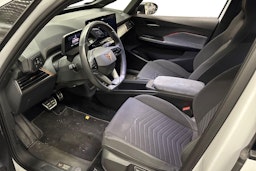 valkoinen CUPRA Born 2022 kuva 3.