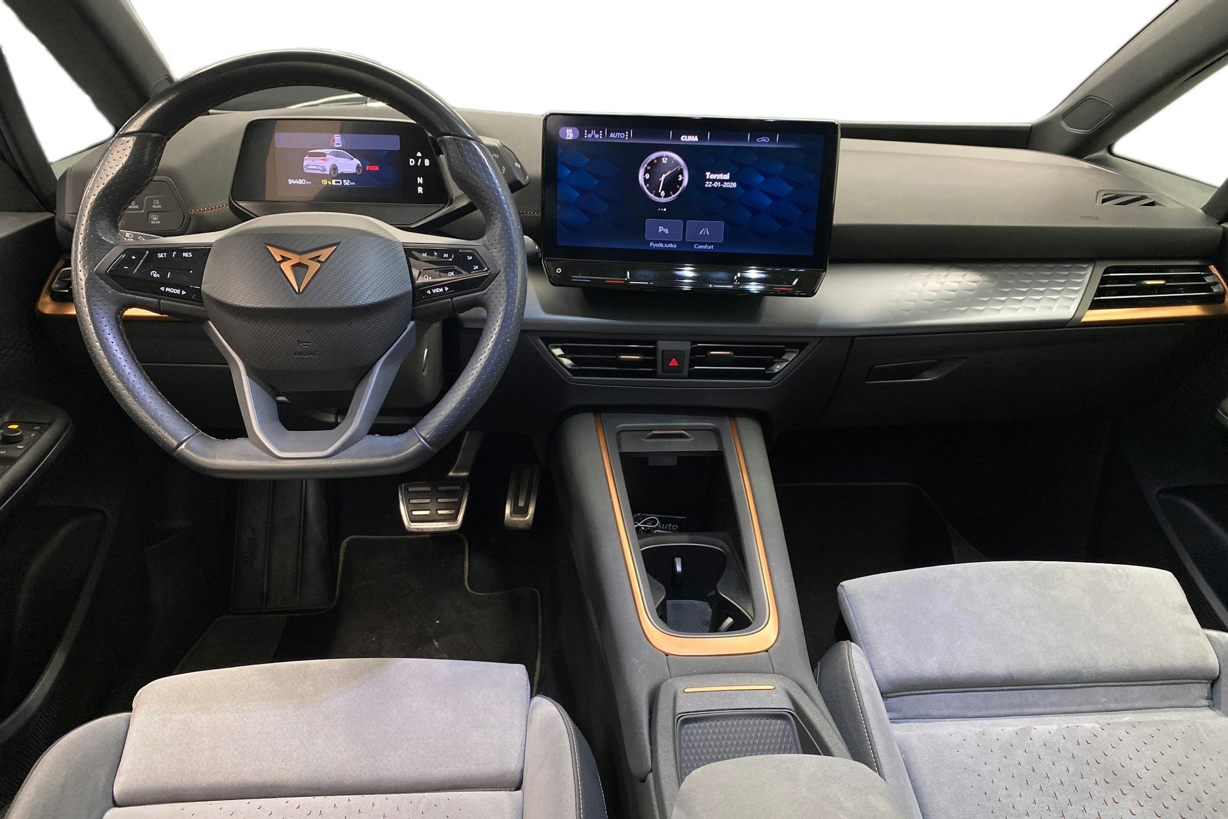 valkoinen CUPRA Born 2022 kuva 9.