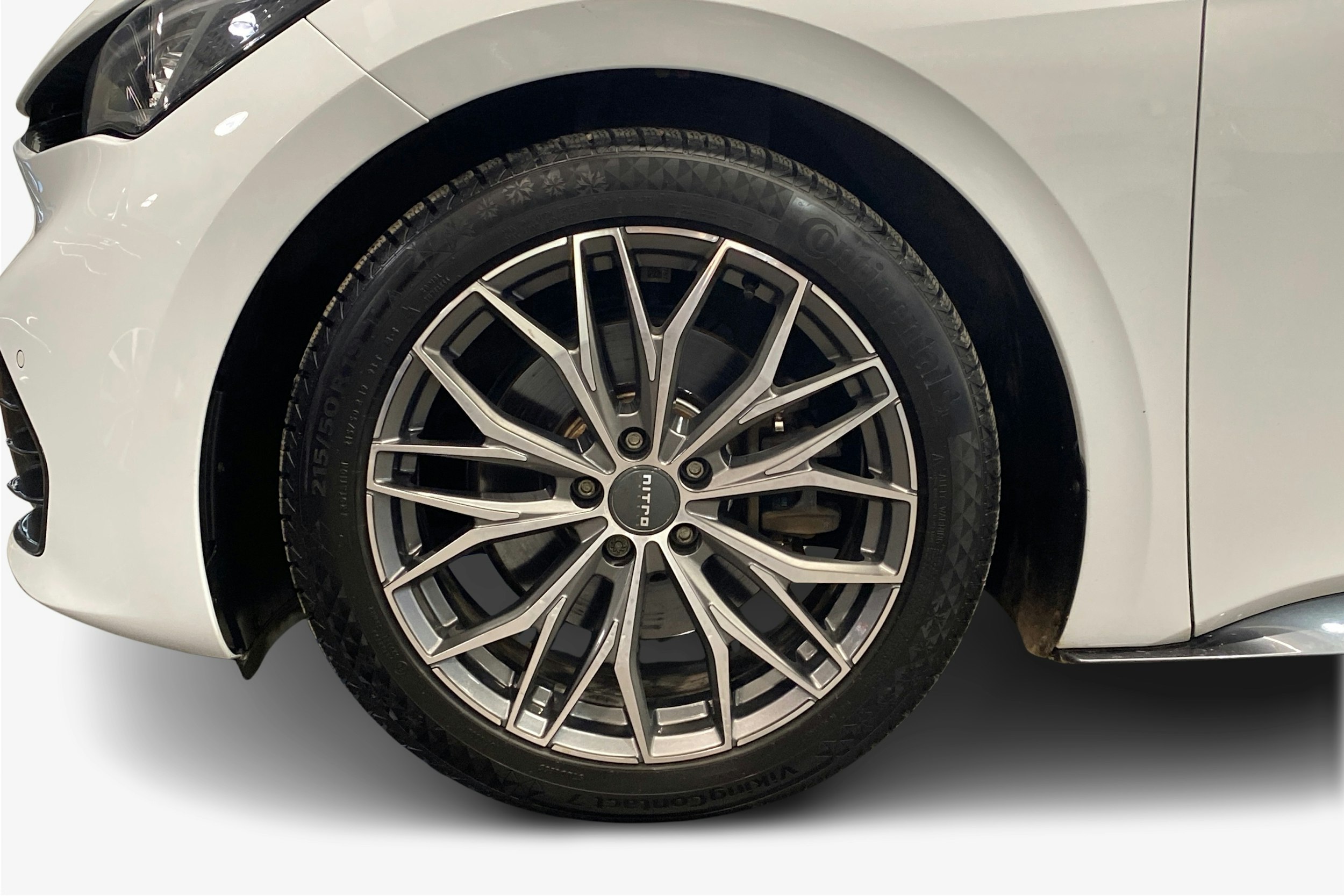 valkoinen CUPRA Born 2022 kuva 11.