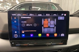 valkoinen CUPRA Born 2022 kuva 17.