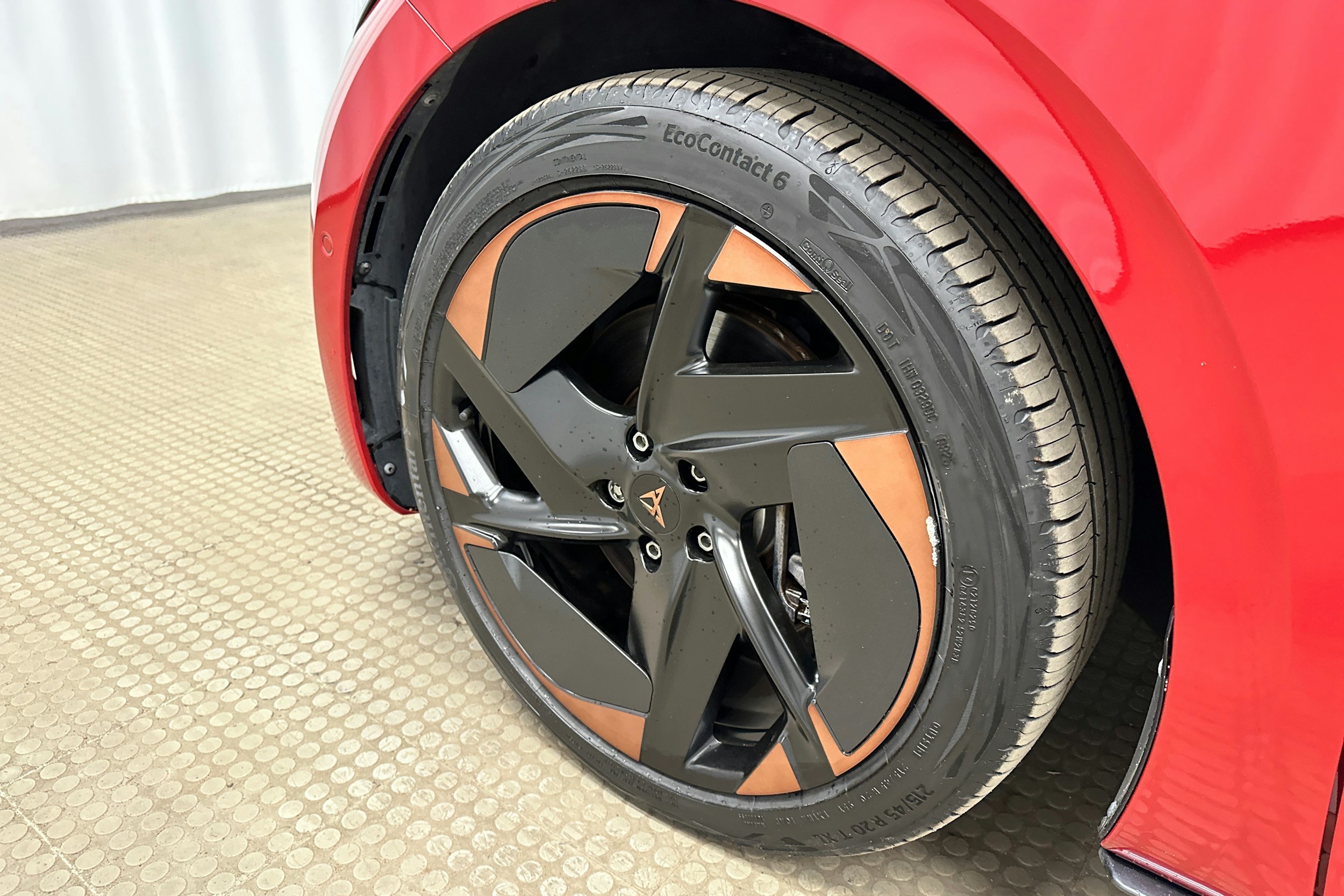 punainen CUPRA Born 2022 kuva 11.
