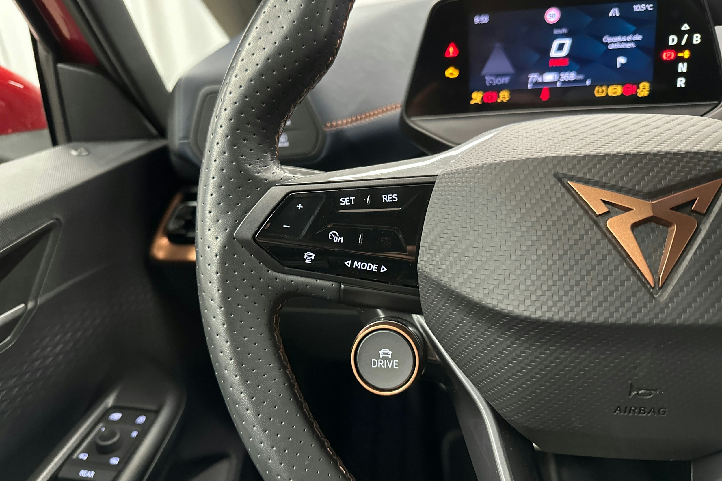 punainen CUPRA Born 2022 kuva 14.