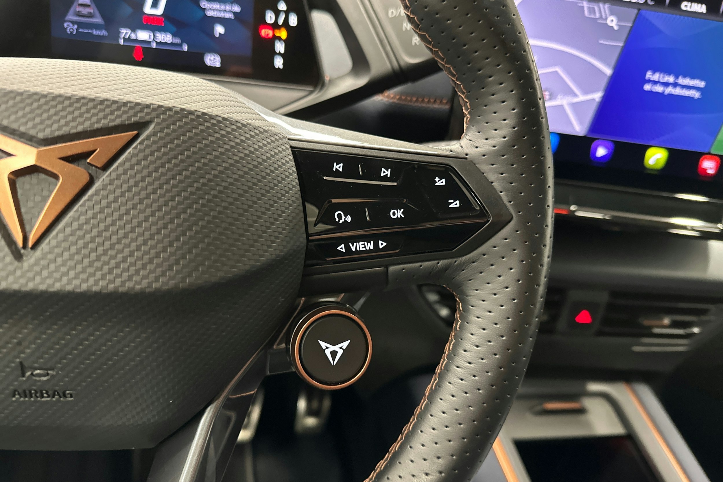 punainen CUPRA Born 2022 kuva 15.